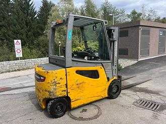 Muletto usato JUNGHEINRICH EFG 430 - 440DZ ELEKTRO VIERRADFRONTSTAPLER (13068228)