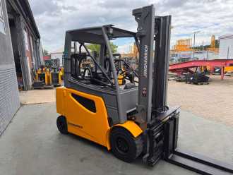 Muletto usato JUNGHEINRICH EFG 430 Baujahr 2019/ Stunden 8035/ Akku NEU 2026 ELEKTRO VIERRADFRONTSTAPLER (13047358)