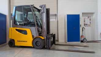 Muletto usato JUNGHEINRICH EFG 430k G180-310ZT ELEKTRO VIERRADFRONTSTAPLER (13053158) backdrop