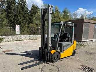 Muletto usato JUNGHEINRICH EFG 430s - 450ZT ELEKTRO VIERRADFRONTSTAPLER (13037239) backdrop