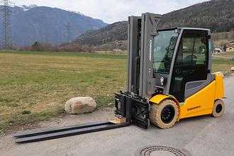 Muletto usato JUNGHEINRICH EFG 550 ELEKTRO VIERRADFRONTSTAPLER (13071439) backdrop