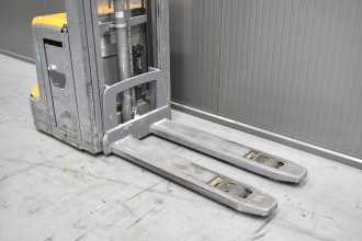 Muletto usato JUNGHEINRICH EJC 214 z /58043/ ELEKTRO HOCHHUBKOMMISSIONIERER (13048547)