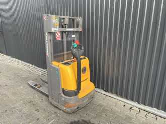 Muletto usato JUNGHEINRICH EJC112 ELEKTRO HOCHHUBWAGENDEICHSEL (13031873)