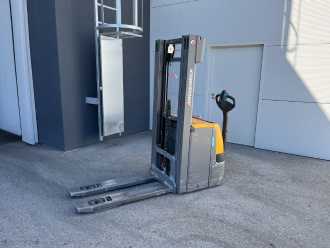 Muletto usato JUNGHEINRICH EJC112z mit Initial Hub, Batterie aus 2025!!!!!! ELEKTRO HOCHHUBWAGENDEICHSEL (13067836) backdrop