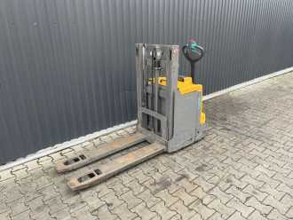 Muletto usato JUNGHEINRICH EJD220 ELEKTRO HOCHHUBWAGENDEICHSEL (13073624) backdrop