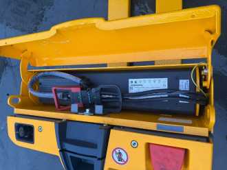 Muletto usato JUNGHEINRICH EJE 116 Baujahr 2017/ Nur 431 Stunden Ladegerät Integriert ELEKTRO NIEDERHUBWAGENDEICHSEL (13074938)