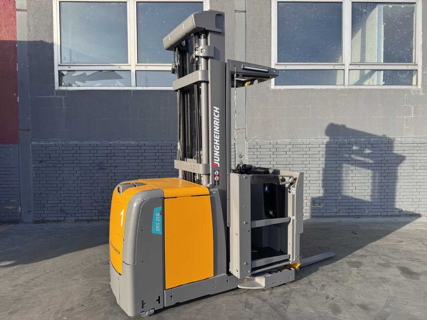 Muletto usato JUNGHEINRICH EKS 210 Baujahr 2017 / HH 6500 / TOP Akku 2024 ELEKTRO HOCHHUBKOMMISSIONIERER (13074248)