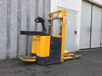 Muletto usato JUNGHEINRICH ERC 214 ELEKTRO HOCHHUBWAGENFAHRERSTAND (11658710) backdrop