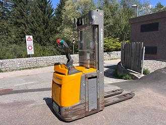 Muletto usato JUNGHEINRICH ERC 214z - 469DZ ELEKTRO HOCHHUBWAGENFAHRERSTAND (13062285) backdrop