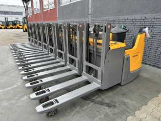 Muletto usato JUNGHEINRICH ERD 220 LI Baujahr 2018/ HH 1,66M / 25 x Vorhanden ELEKTRO HOCHHUBWAGENDEICHSEL (13004028) backdrop