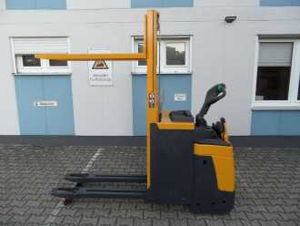 Muletto usato JUNGHEINRICH ERD 220 - NEUE Batterie - Plattform klappbar ELEKTRO HOCHHUBWAGENDEICHSEL (13074486)