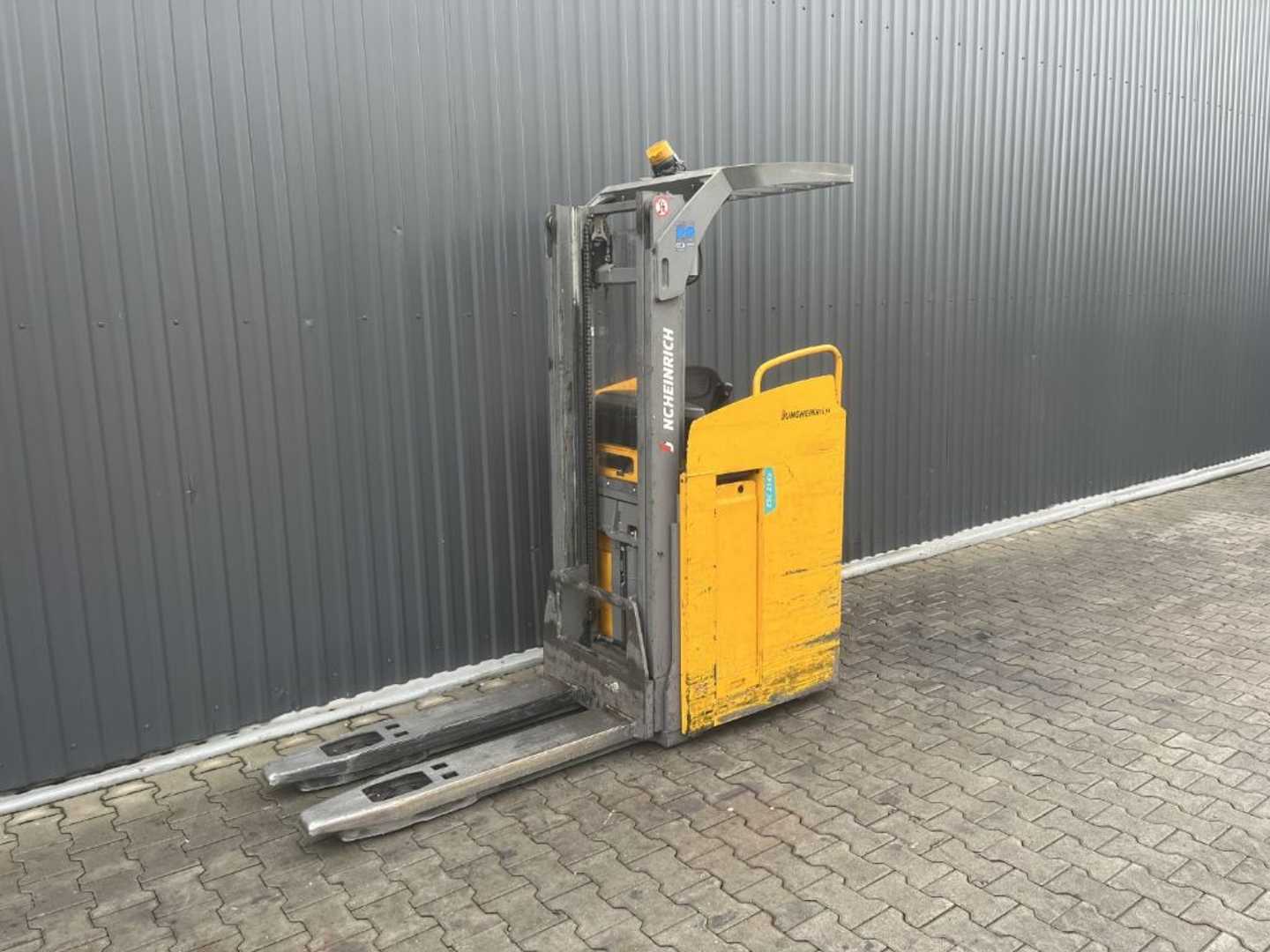 Muletto usato JUNGHEINRICH ESC214z ELEKTRO HOCHHUBWAGENFAHRERSITZ (13073630)