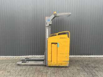 Muletto usato JUNGHEINRICH ESC214z ELEKTRO HOCHHUBWAGENFAHRERSITZ (13073630)