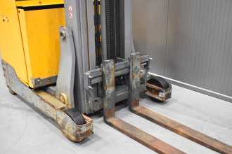 Muletto usato JUNGHEINRICH ETV 214 /56311/ ELEKTRO SCHUBMASTSTAPLER (13015603)