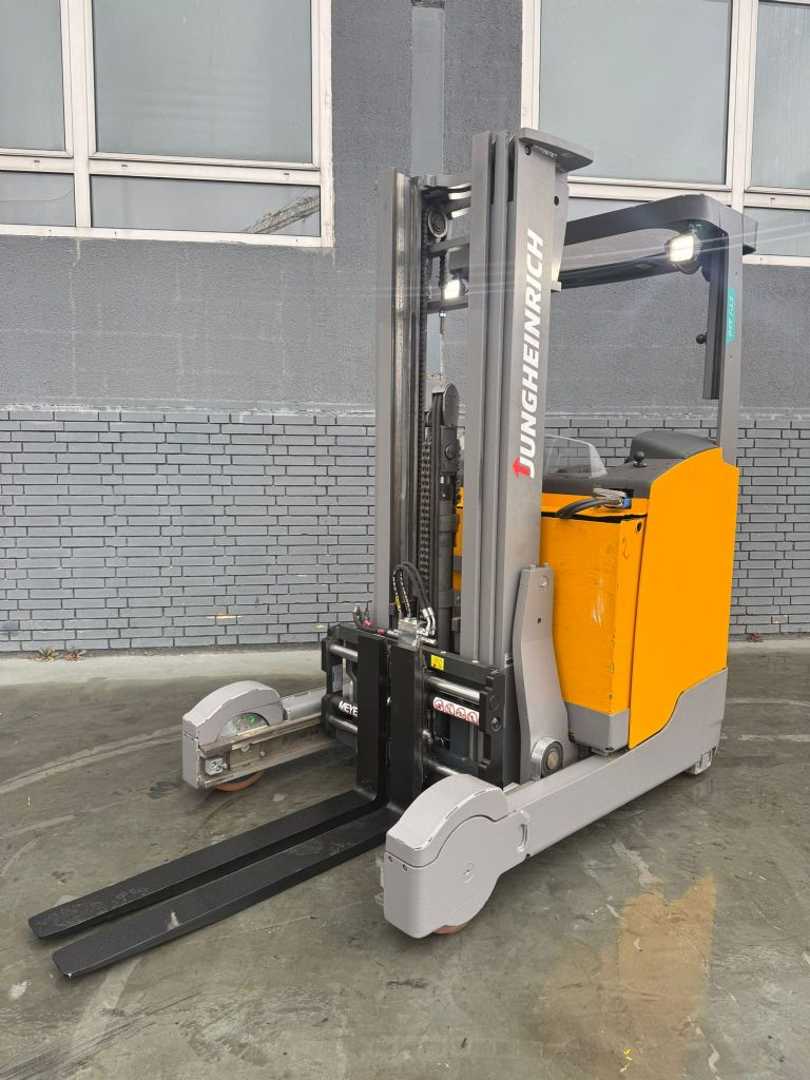 Muletto usato JUNGHEINRICH ETV 320 Baujahr 2022 / HH 5,0M / Akku 2022 / IZVG ELEKTRO SCHUBMASTSTAPLER (13031945)