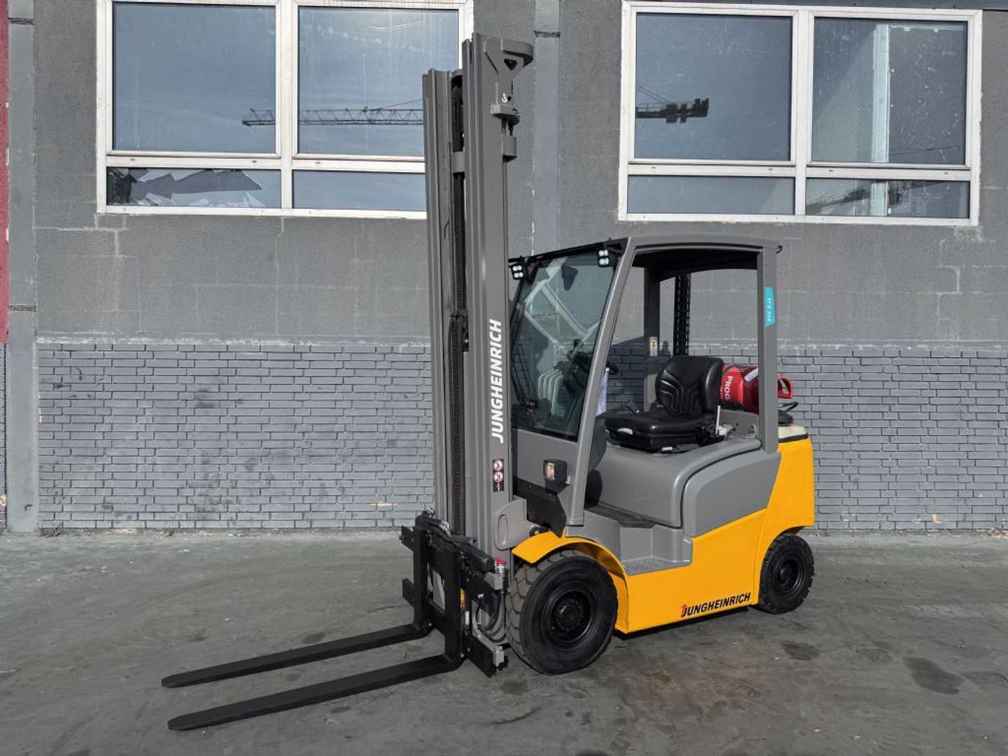 Muletto usato JUNGHEINRICH TFG 316 Baujahr 2017/ Stunden 1388/ HH 7000 GAS VIERRADFRONTSTAPLER (13073650)