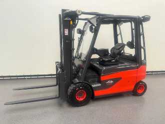 Muletto usato LINDE 387 E 25 L-01. Inclusief nieuwe accu ELEKTRO VIERRADFRONTSTAPLER (13025460) backdrop