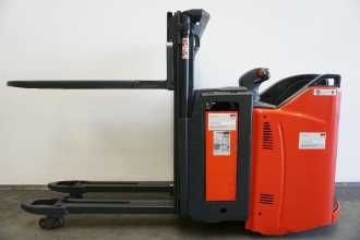 Muletto usato LINDE D 12 SP 133 ELEKTRO HOCHHUBWAGENFAHRERSITZ (12845213)