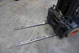 Muletto usato LINDE E 12-02 - Nur 3.150 Stunden ELEKTRO DREIRADFRONTSTAPLER (13076365)