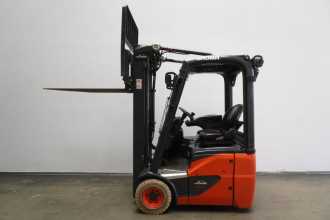 Muletto usato LINDE E 12 EVO 386-02 ELEKTRO DREIRADFRONTSTAPLER (13051496)