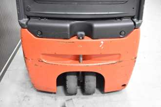 Muletto usato LINDE E 16 - 02 /58650/ ELEKTRO DREIRADFRONTSTAPLER (13074553)