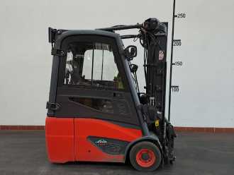 Muletto usato LINDE E 16 C (B) ELEKTRO DREIRADFRONTSTAPLER (13043505) backdrop