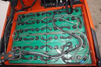 Muletto usato LINDE E 16 EVO 386-02 ELEKTRO DREIRADFRONTSTAPLER (13019352)