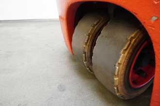 Muletto usato LINDE E 18 L EVO 386-02 ELEKTRO DREIRADFRONTSTAPLER (13074530)