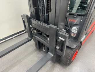 Muletto usato LINDE E 25 L-01 nieuwe accu ELEKTRO VIERRADFRONTSTAPLER (13074805)