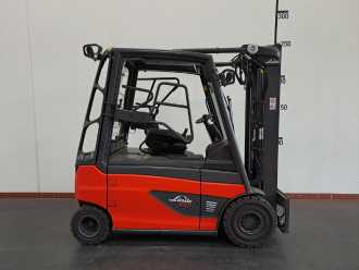 Muletto usato LINDE E 25 L : 2,5t ELEKTRO VIERRADFRONTSTAPLER (13008406) backdrop