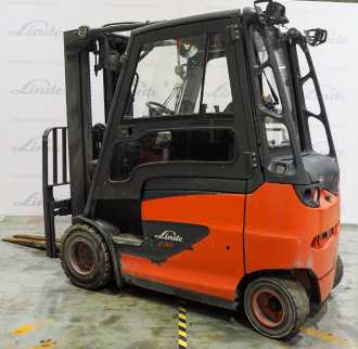 Muletto usato LINDE E 30/600 H : 3,0t ELEKTRO VIERRADFRONTSTAPLER (12960189) backdrop