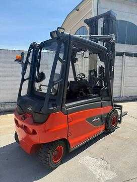 Muletto usato LINDE E 30 ELEKTRO VIERRADFRONTSTAPLER (13044784)