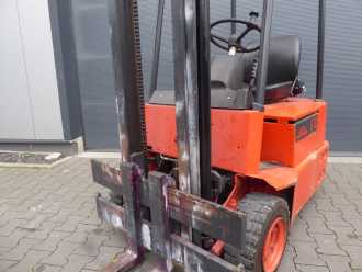 Muletto usato LINDE E12 ELEKTRO VIERRADFRONTSTAPLER (13047314)
