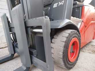Muletto usato LINDE E14-01 ELEKTRO DREIRADFRONTSTAPLER (13046481)