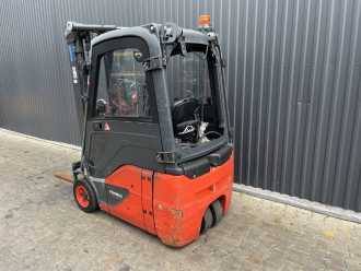 Muletto usato LINDE E14-02 ELEKTRO DREIRADFRONTSTAPLER (13058689)