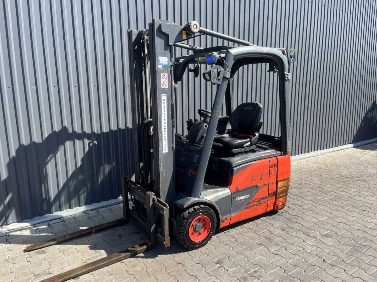 Muletto usato LINDE E14-02 ELEKTRO DREIRADFRONTSTAPLER (13060536)