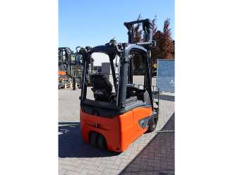 Muletto usato LINDE E14-02 ELEKTRO VIERRADFRONTSTAPLER (13041371)