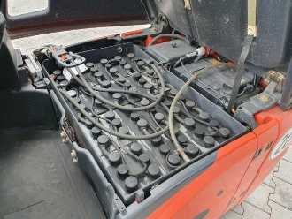 Muletto usato LINDE E14 - 02 / Triplex: 4.00m! / SS / nur 1.777h! ELEKTRO VIERRADFRONTSTAPLER (13024743)