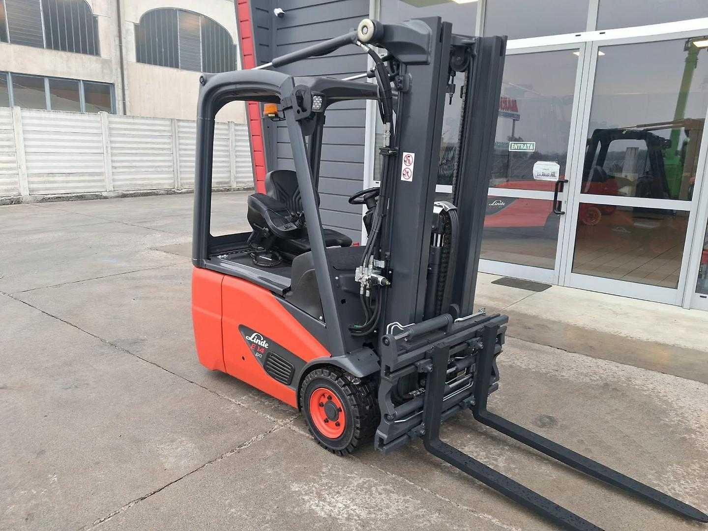 Muletto usato LINDE E14 ELEKTRO DREIRADFRONTSTAPLER (13074090)