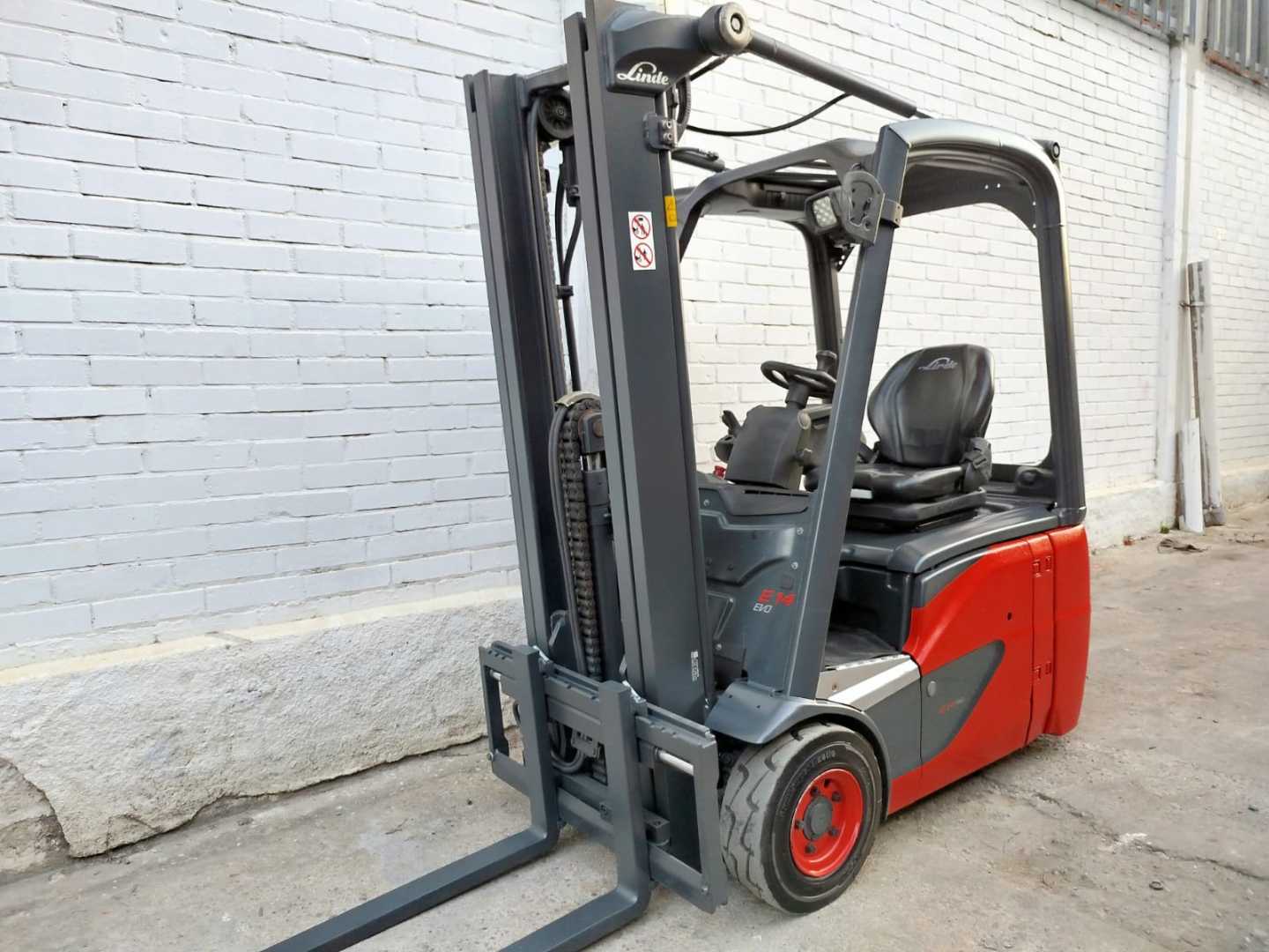 Muletto usato LINDE E14 EVO LI-ON ELEKTRO DREIRADFRONTSTAPLER (13068578)