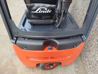 Muletto usato LINDE E15-02 ELEKTRO DREIRADFRONTSTAPLER (13067340)