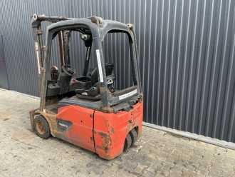 Muletto usato LINDE E16-01 ELEKTRO DREIRADFRONTSTAPLER (13069214)