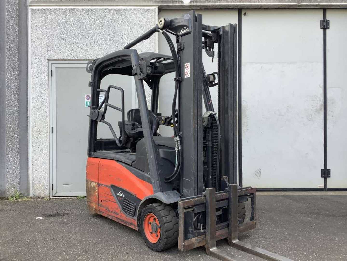 Muletto usato LINDE E16-02 ELEKTRO DREIRADFRONTSTAPLER (13045167)