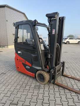 Muletto usato LINDE E16-02 ELEKTRO DREIRADFRONTSTAPLER (13071241)