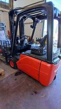 Muletto usato LINDE E16C-00 ELEKTRO DREIRADFRONTSTAPLER (13010373) backdrop