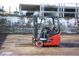 Muletto usato LINDE E16C ELEKTRO VIERRADFRONTSTAPLER (13041169) backdrop