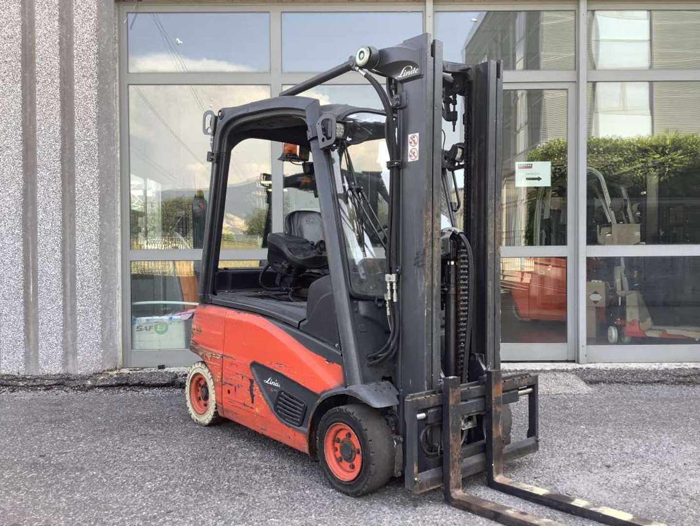 Muletto usato LINDE E16P-02 ELEKTRO VIERRADFRONTSTAPLER (13064387)