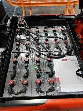 Muletto usato LINDE E16P ELEKTRO VIERRADFRONTSTAPLER (12993567)
