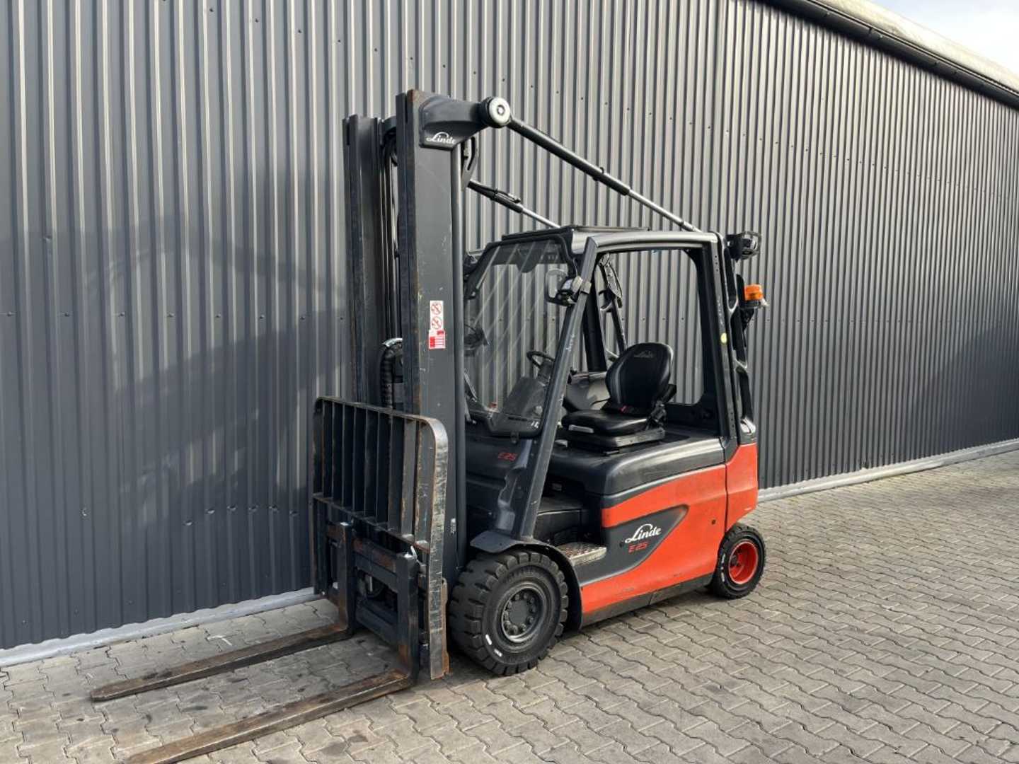 Muletto usato LINDE E25-01 ELEKTRO VIERRADFRONTSTAPLER (13071257)