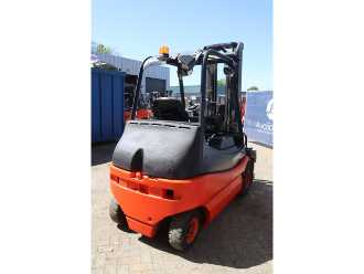 Muletto usato LINDE E25-02 ELEKTRO VIERRADFRONTSTAPLER (13041368)